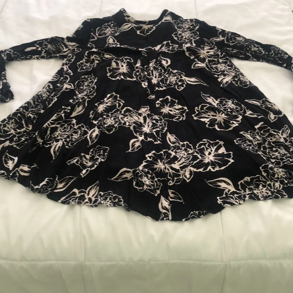 Free People oversized free style high low long sleeve blouse w V-neck front